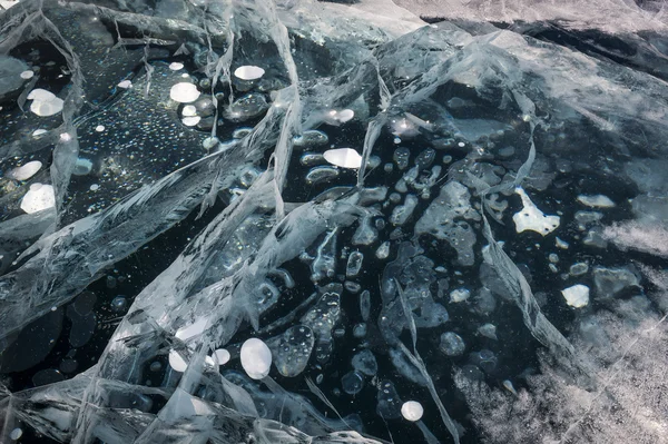 Bloque azul de hielo en el lago Baikal, Rusia — Foto de Stock