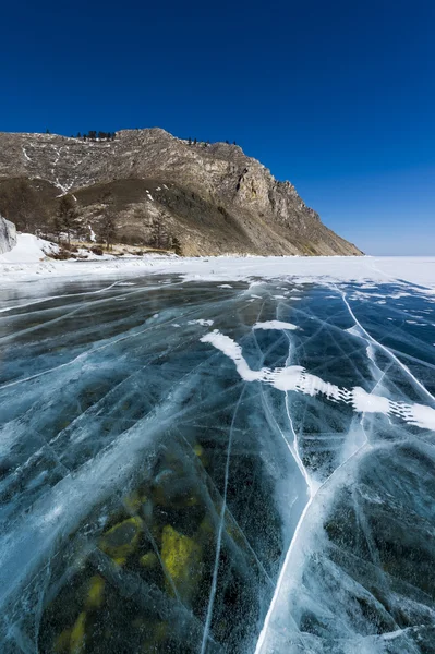 La inmensidad infinita del hielo del lago Baikal invernal — Foto de Stock