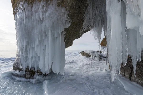 Iced boog op het baikla meer, Rusland — Stockfoto