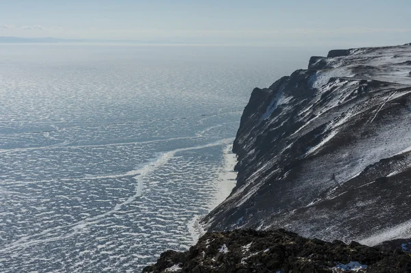 Infinita vastidão de gelo do inverno Baikal lago — Fotografia de Stock