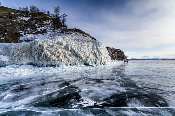 La inmensidad infinita del hielo del lago Baikal invernal — Foto de Stock