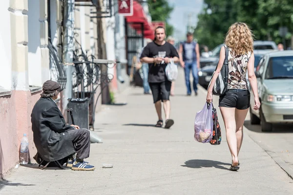 Scene from street life of Kostroma town, Russia — Stock Photo, Image