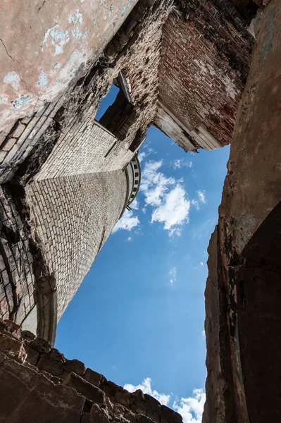 Inside the ruined Hrapovetskiy castle, Russia — Stock Photo, Image