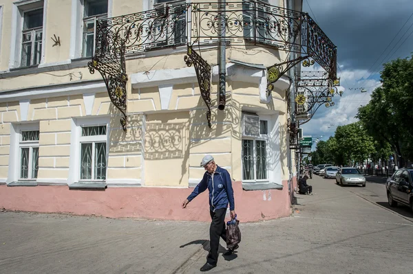 Сцена из уличной жизни города Костромы — стоковое фото