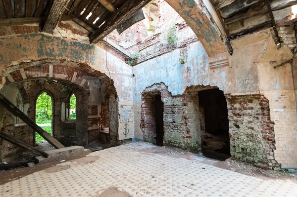 Inside the ruined Hrapovetskiy castle, Russia — Stock Photo, Image