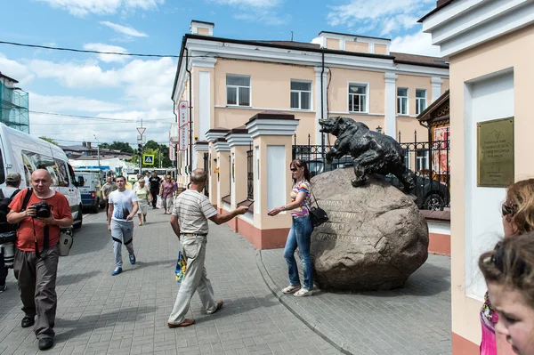 Пам'ятник ведмідь - символ Ярославль, Російська Федерація — стокове фото