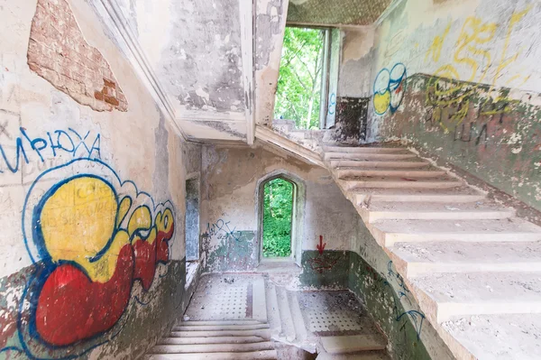 Inside the ruined Hrapovetskiy castle, Russia — Stock Photo, Image