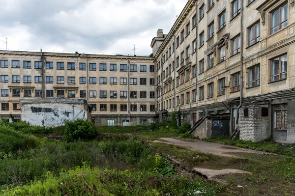 eski Sovyet terk edilmiş bina