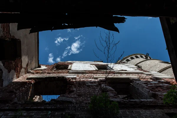 Dentro do arruinado castelo de Hrapovetskiy, Rússia — Fotografia de Stock
