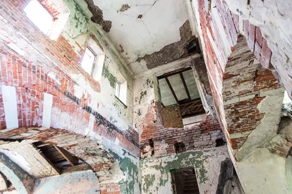 Inside the ruined Hrapovetskiy castle, Russia — Stock Photo, Image