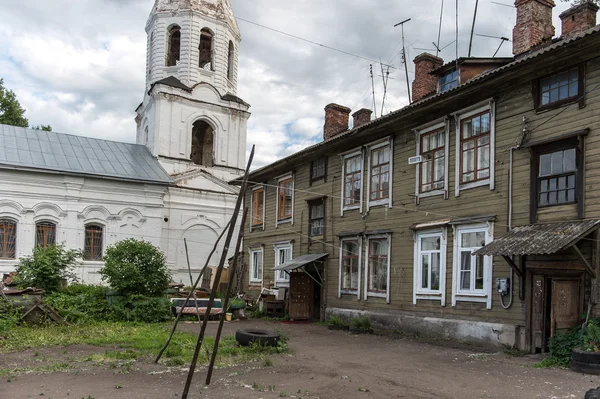 In de buurt van nicholas pensky kerk in Jaroslavl, Rusland — Stockfoto