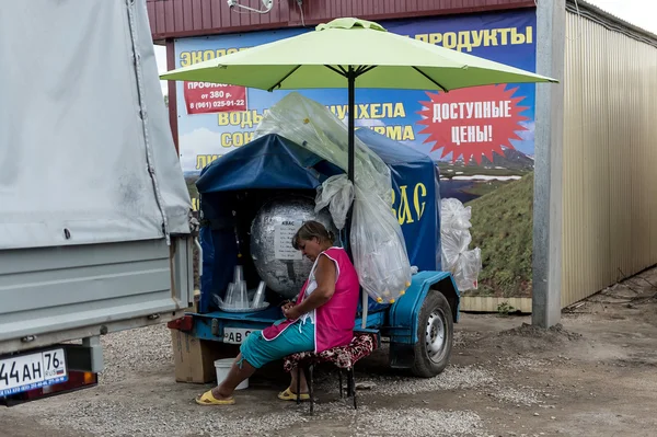 Rusya'da Kvas satış noktası — Stok fotoğraf