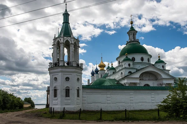 Veduta del monastero di Spaso-yakovlevski a Rostov. Russia — Foto Stock