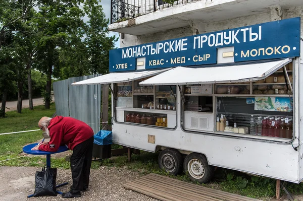 Verkaufsstand mit Klosterspeisen in Russland — Stockfoto