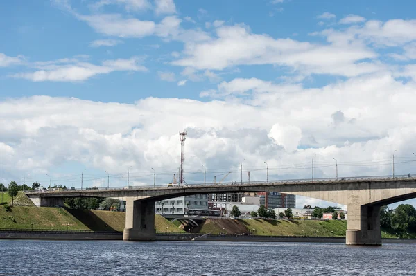 Schifffahrt auf der Wolga in Jaroslawl, Russland — Stockfoto