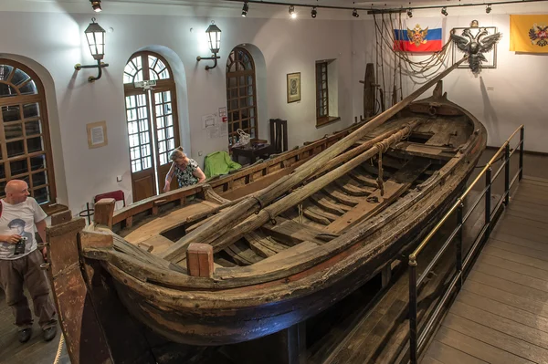 Boat of Peter the Great in Pereslavl museum, Russia — Stock Photo, Image