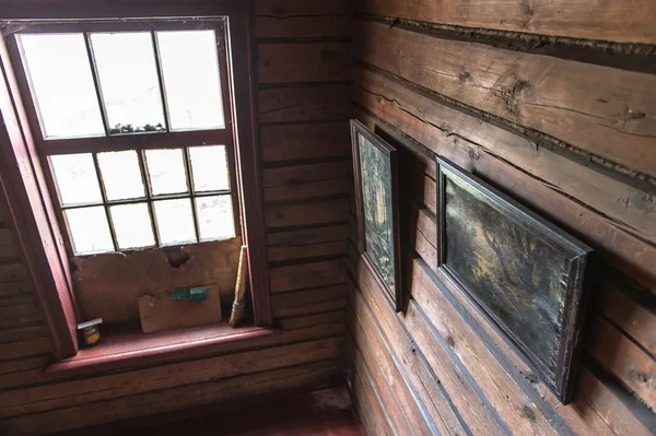 Interior da casa de madeira russa — Fotografia de Stock