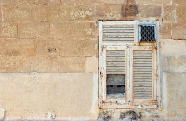 ihmal edilen eski cam tuğla duvar