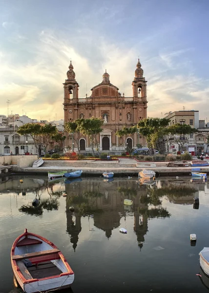 Bir Bay (dikey eski Katedrali)