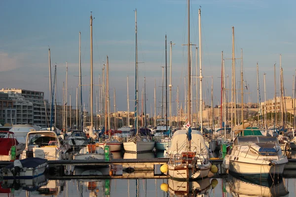 erken akşam koyda yatlar