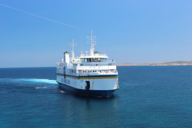 Gozo kanal hattı gezi erken yaz aylarında. Malta.