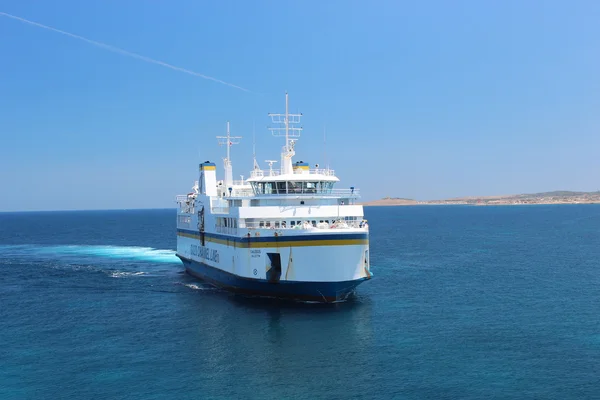 Viaje a Gozo Channel Line a principios de verano. Malta . — Foto de Stock