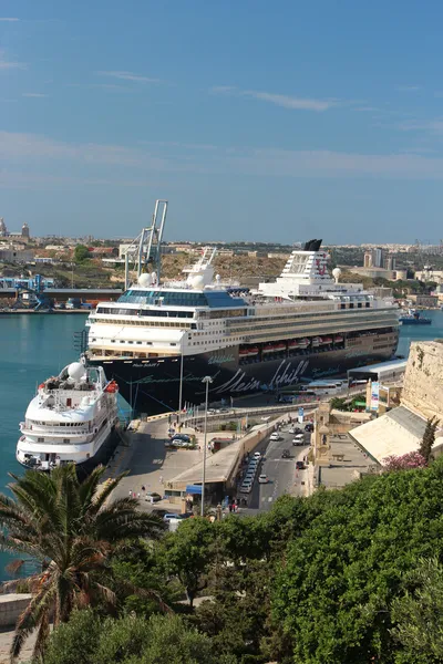 "Mein Schiff 1 "navires de croisière dans le port de La Valette Images De Stock Libres De Droits