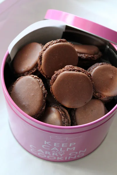 ? hocolate macarons