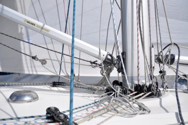 Arma-yelkenli yat, koşma