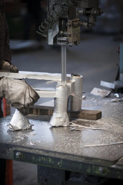 Clipper worker with circular saw — Stock Photo, Image