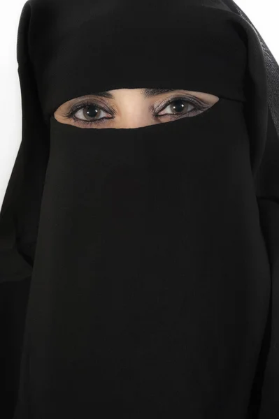 黒ヒジャーブを着ている中東の女性の肖像画 ロイヤリティフリーのストック写真