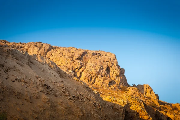 taş ocağı ve gökyüzü