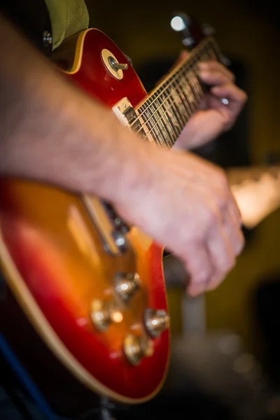 Guitarra y guitarrista —  Fotos de Stock