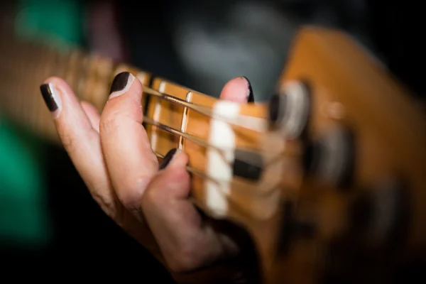 Guitar and guitarist — Stock Photo, Image