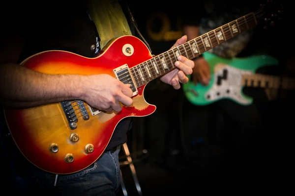 Guitar and guitarist — Stock Photo, Image