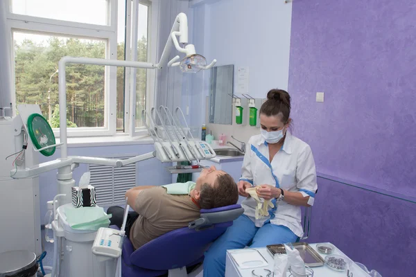 Dentysta i pacjent. — Zdjęcie stockowe