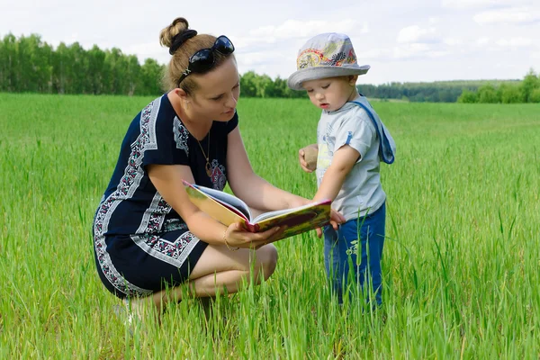 Mãe e filho — Fotografia de Stock