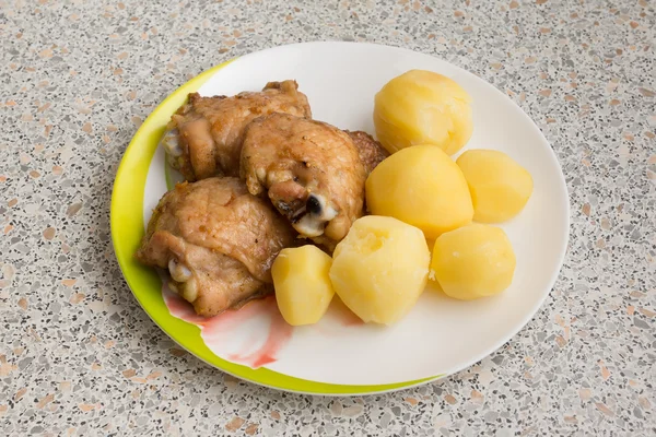 Potatis och kyckling — Stockfoto