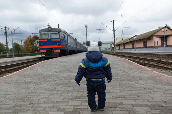 Boy and train — Stock Photo, Image