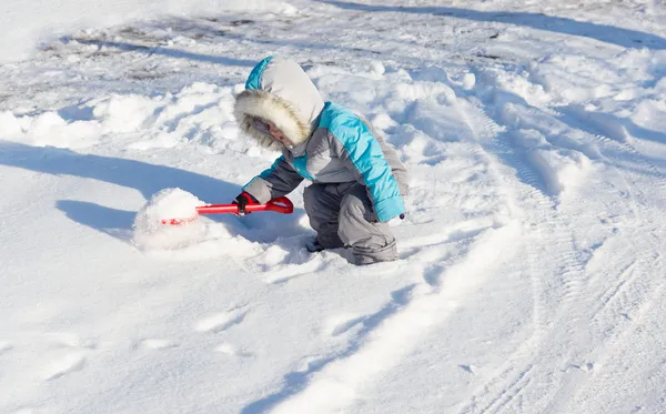 Junge im Winter — Stockfoto