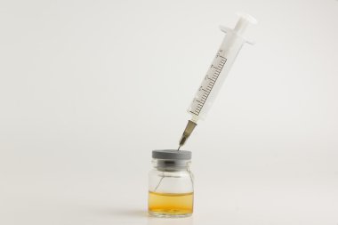 şırınga ve ampül