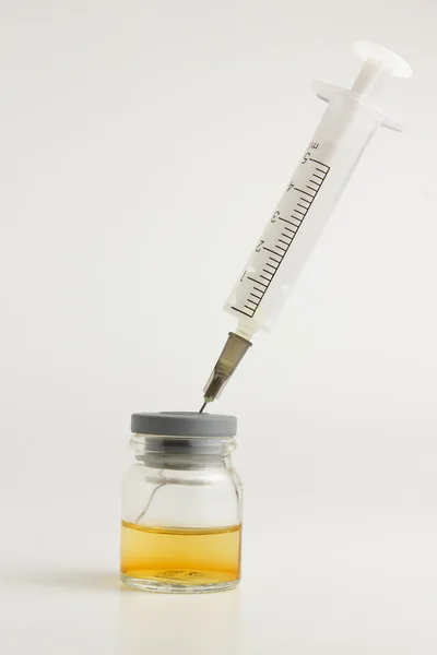 Syringe and ampoule — Stock Photo, Image