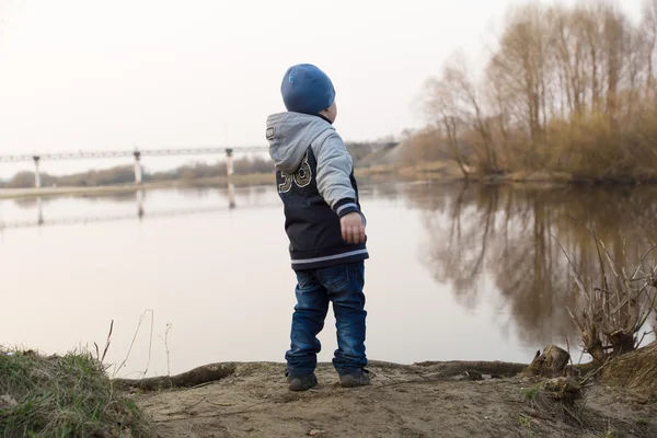 Boy and river — Stock Photo, Image