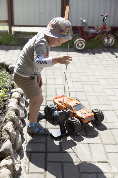 Boy and rc car — Stock Photo, Image