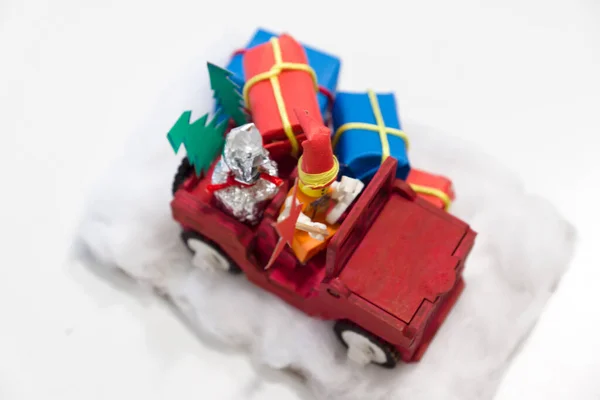 Pequeno Brinquedo Natal Caseiro Forma Carro Com Presentes — Fotografia de Stock
