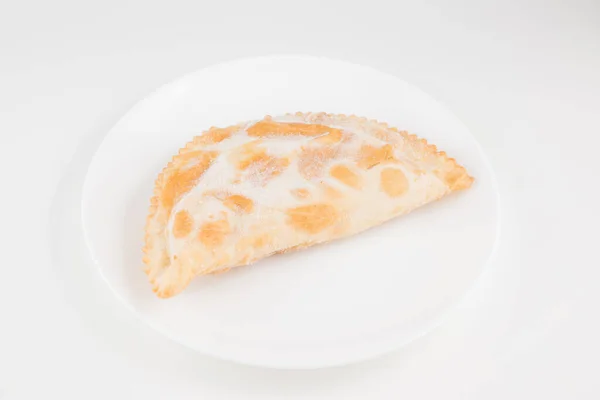 Cheburek Congelé Recouvert Givre Isolé Sur Fond Blanc — Photo