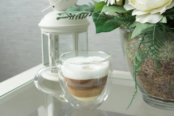 Friss Főzött Kávé Egy Üveg Bögre Belső — Stock Fotó