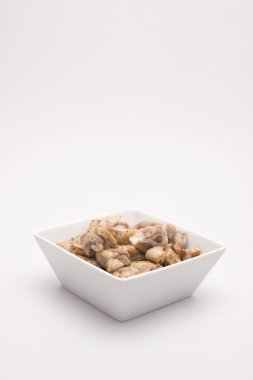 bir kase pişmiş tavuk