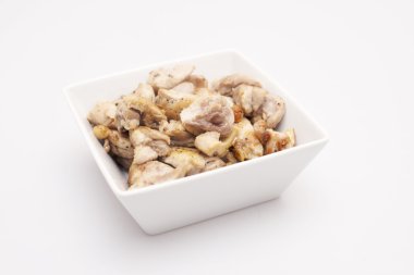 bir kase pişmiş tavuk