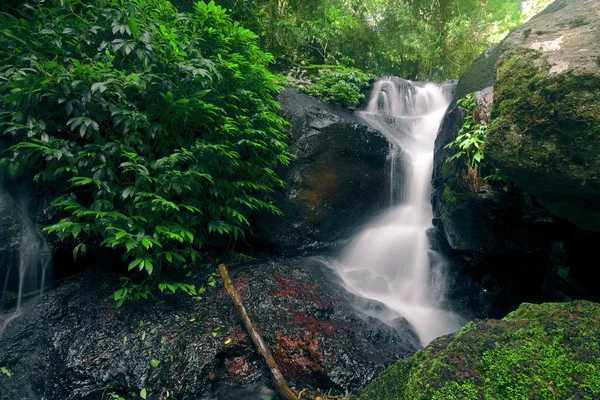 Schöner Wasserfall — Stockfoto